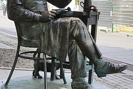 памятник ювелиру г. Пенза (бронза) скульптор Кузнецов В.Ю.