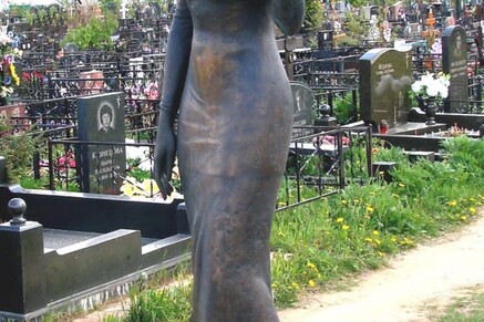 надгробие (бронза) скульптор Кузнецов В.Ю.