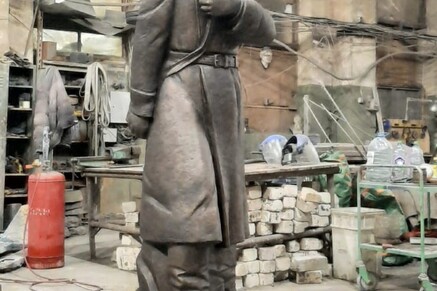 памятник солдату (бронза) скульптор Кузнецов В.Ю.