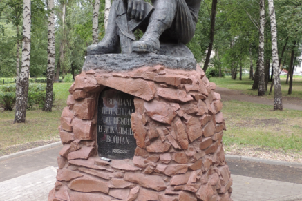 памятник погибшим в локальных войнах г.Пенза (стеклопластик) скульптор Кулёв М.В.